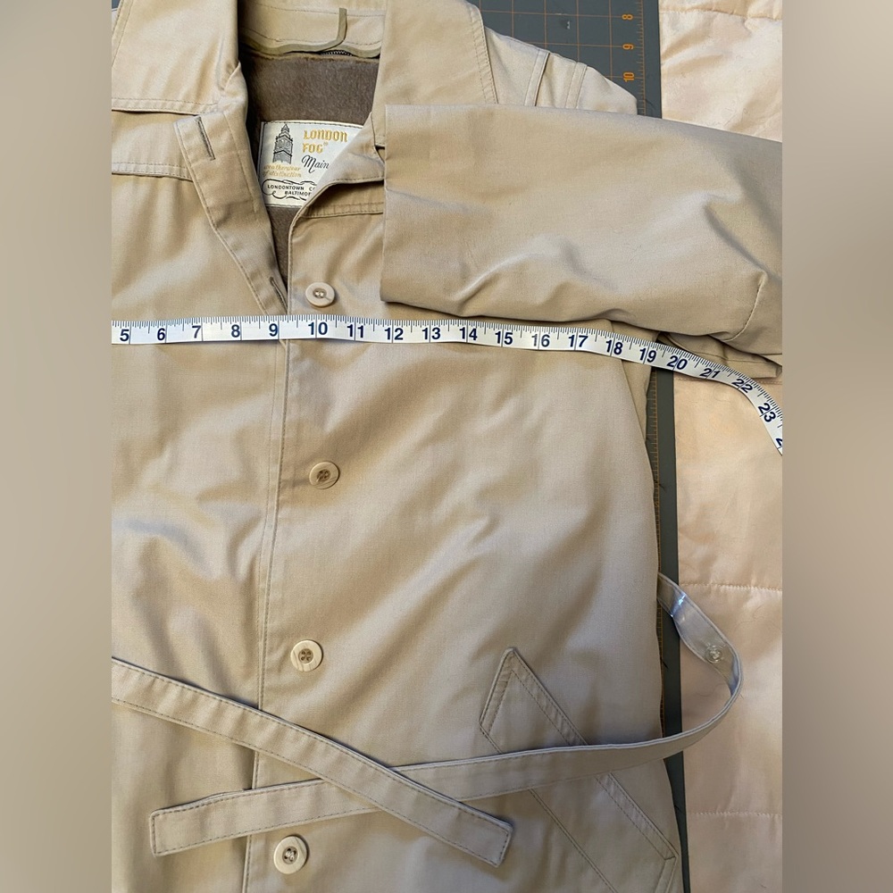 London Fog Maincoats fully lined size 6